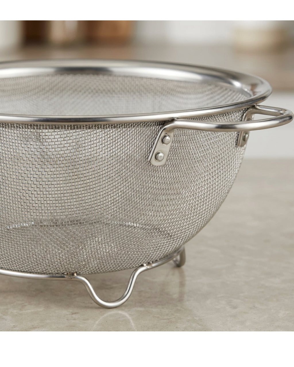 Baklu Round Fine Mesh Colander with Two Handles and Three Feet 26 cm - Detail view