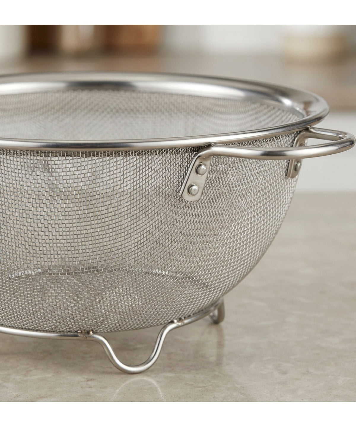 Baklu Round Fine Mesh Colander with Two Handles and Three Feet 26 cm - Detail view
